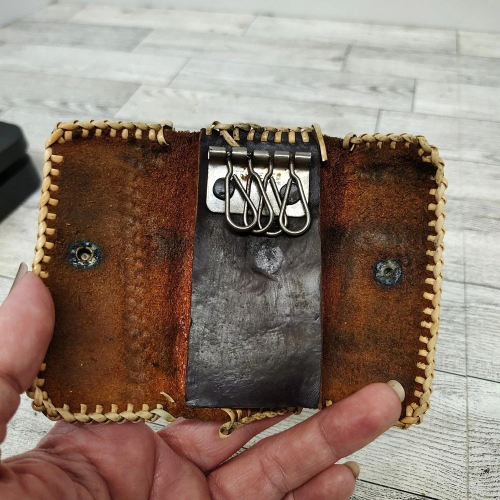Vintage Leather Key Holder Wallet – Snap Closure & Spring Hooks Organizer